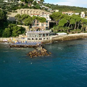 https://hotel-arc-en-ciel.hotelitalianriviera.com